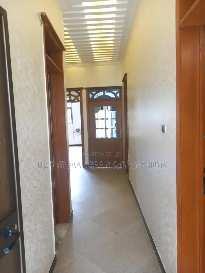 Furnished 5bdrm Villa in Ayat Zone Inside, Yeka for sale