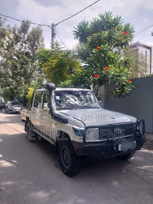 Toyota Land Cruiser 2017 White