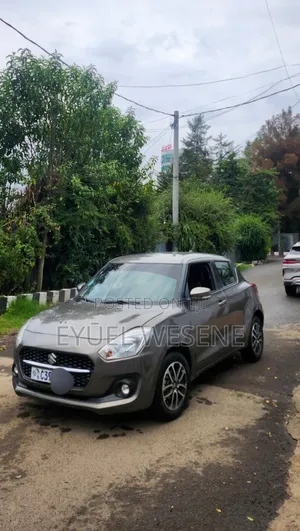 Suzuki Swift 2022 Gray