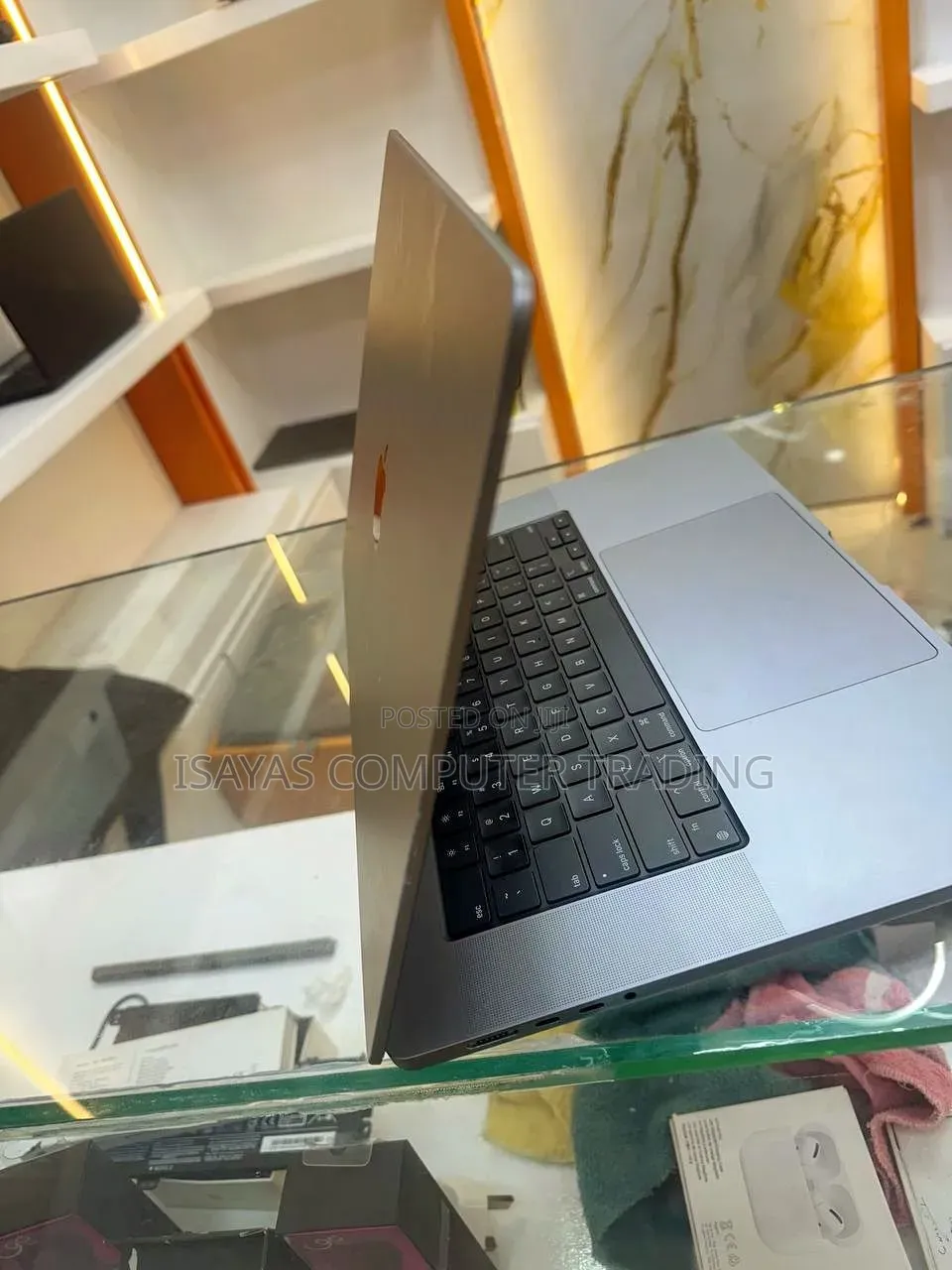 New Laptop Apple MacBook Pro 2021 M1 32GB Apple M1 Pro SSD 512GB