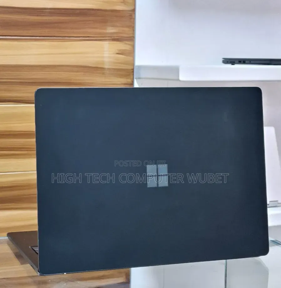 New Laptop Microsoft Surface 16GB Intel Core i7 SSD 256GB