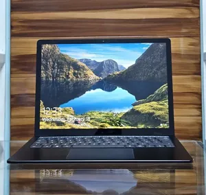 New Laptop Microsoft Surface 16GB Intel Core i7 SSD 256GB