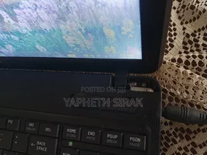 Laptop Toshiba Satellite C850 4GB Intel Pentium HDD 640GB