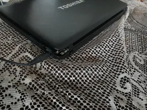 Laptop Toshiba Satellite C850 4GB Intel Pentium HDD 640GB