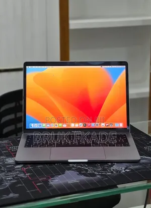 New Laptop Apple MacBook Pro 2017 16GB Intel Core i5 SSD 512GB