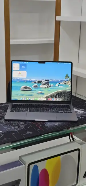 New Laptop Apple MacBook Air 2022 M2 16GB Apple M2 SSD 256GB