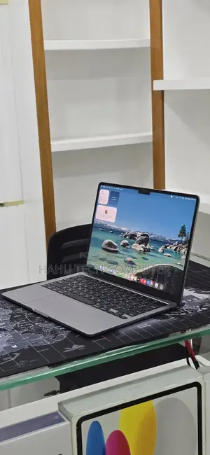 New Laptop Apple MacBook Air 2022 M2 16GB Apple M2 SSD 256GB