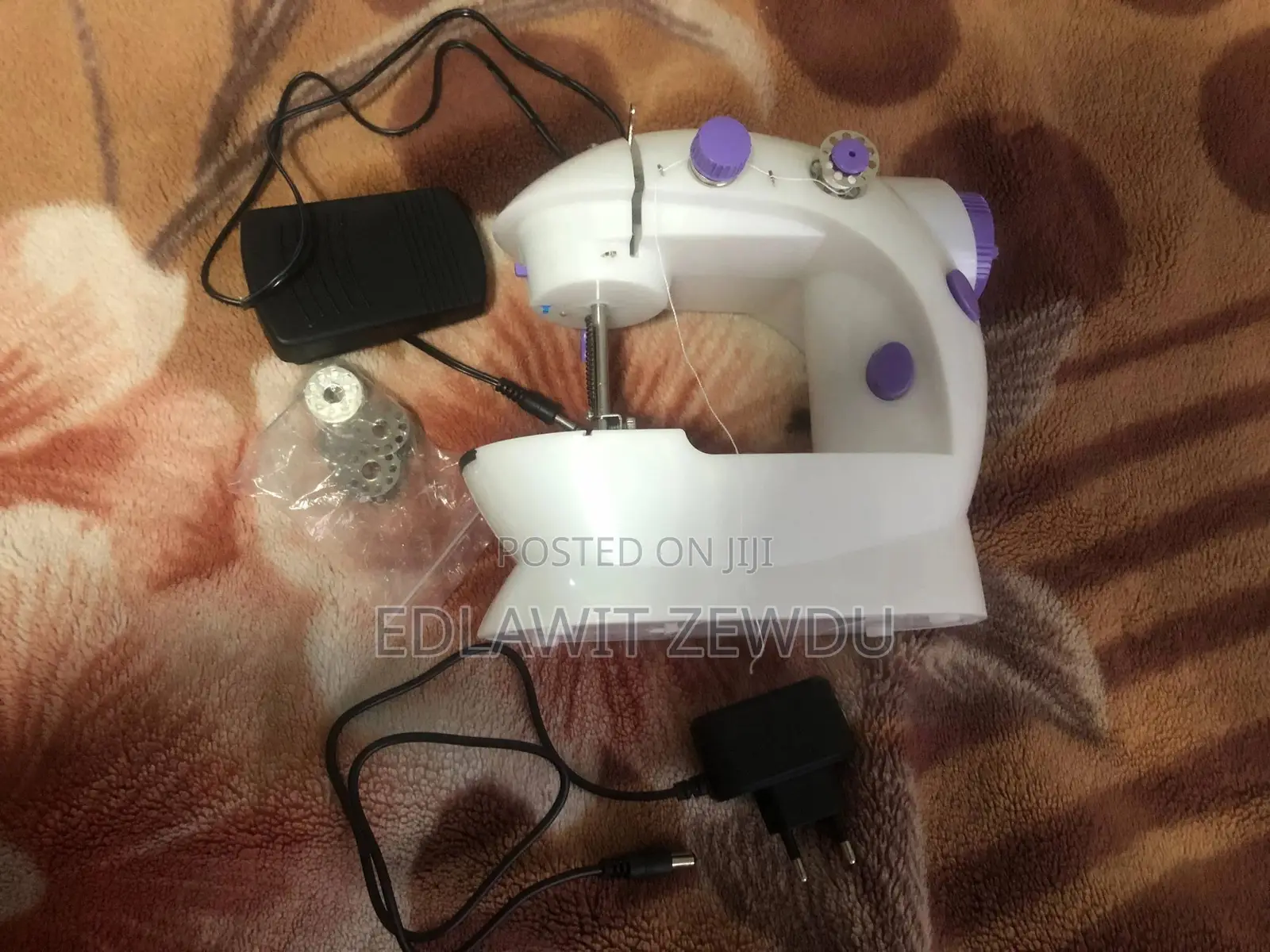 Mini Sewing Machine