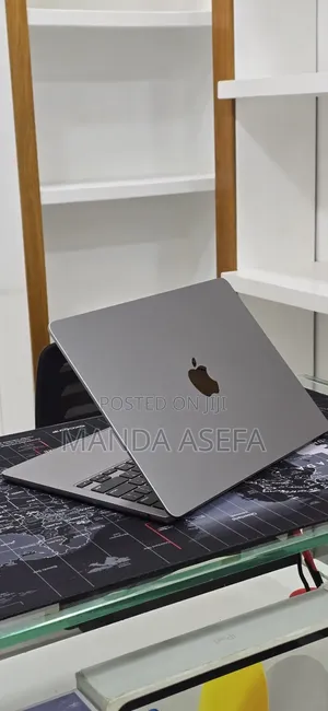 New Laptop Apple MacBook Air 2022 M2 16GB Apple M2 SSD 256GB