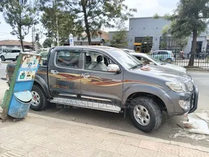 Toyota Hilux 2015 Gray