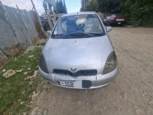 Toyota Vitz 2001 Silver