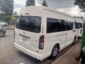 Toyota HiAce 2015 White