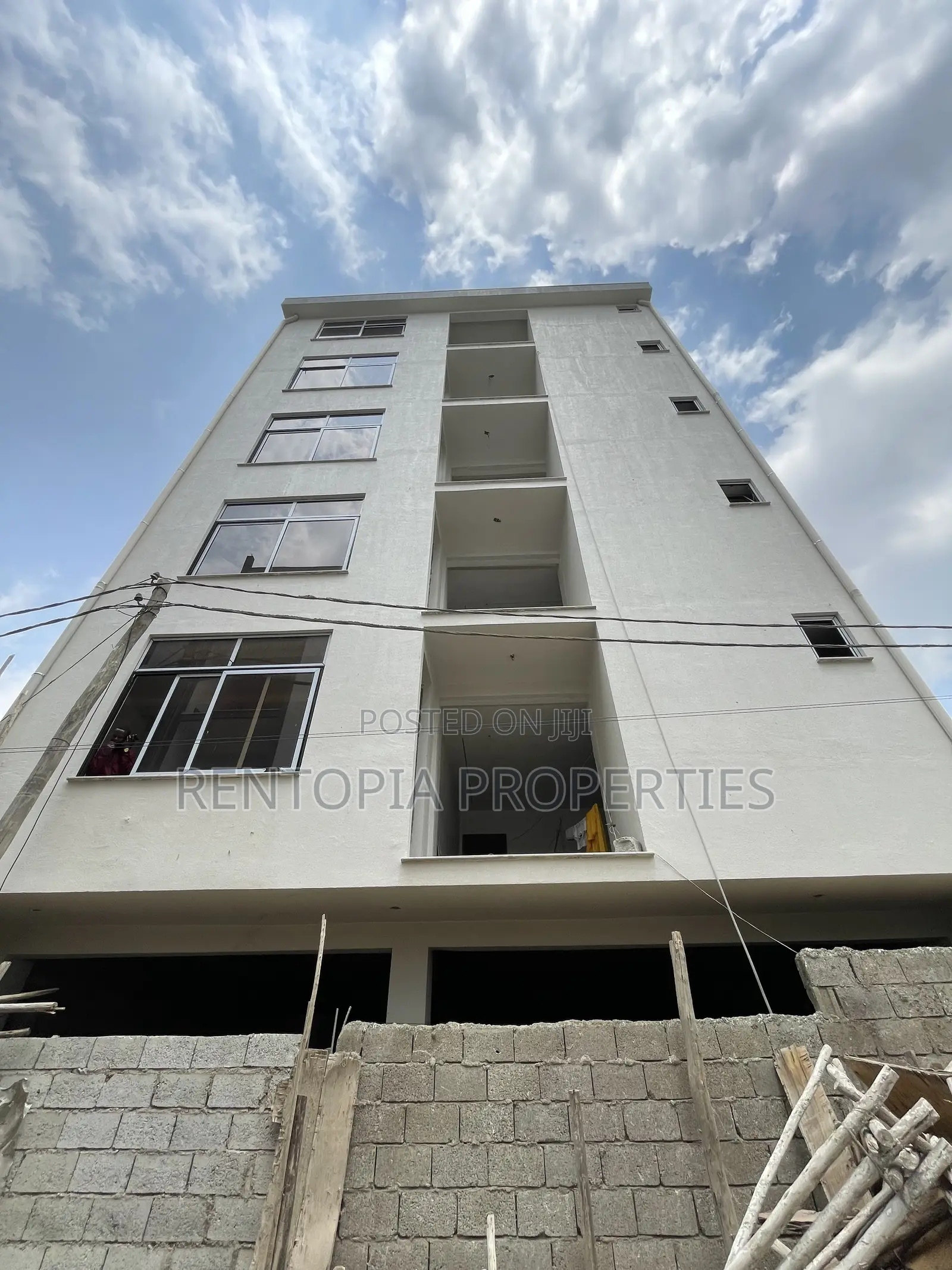 5bdrm Apartment in Bole for sale