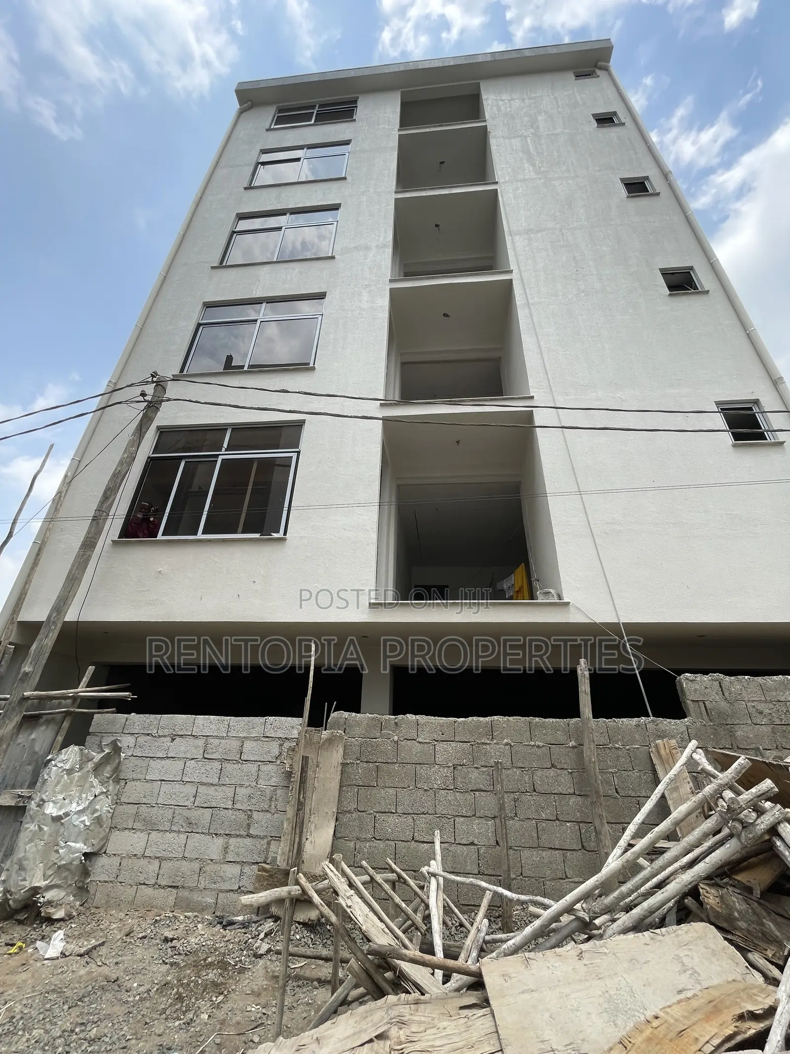 5bdrm Apartment in Bole for sale