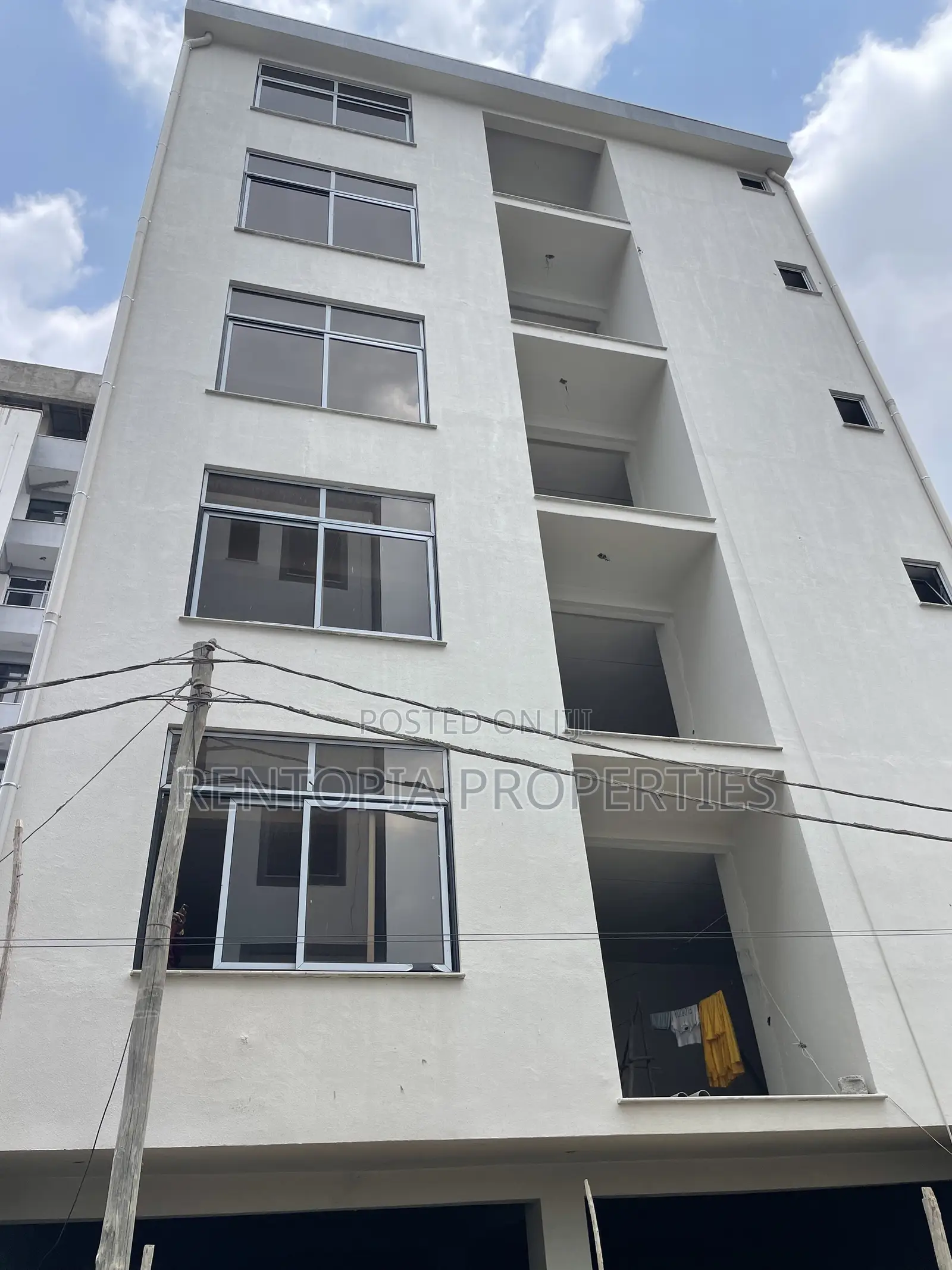 5bdrm Apartment in Bole for sale