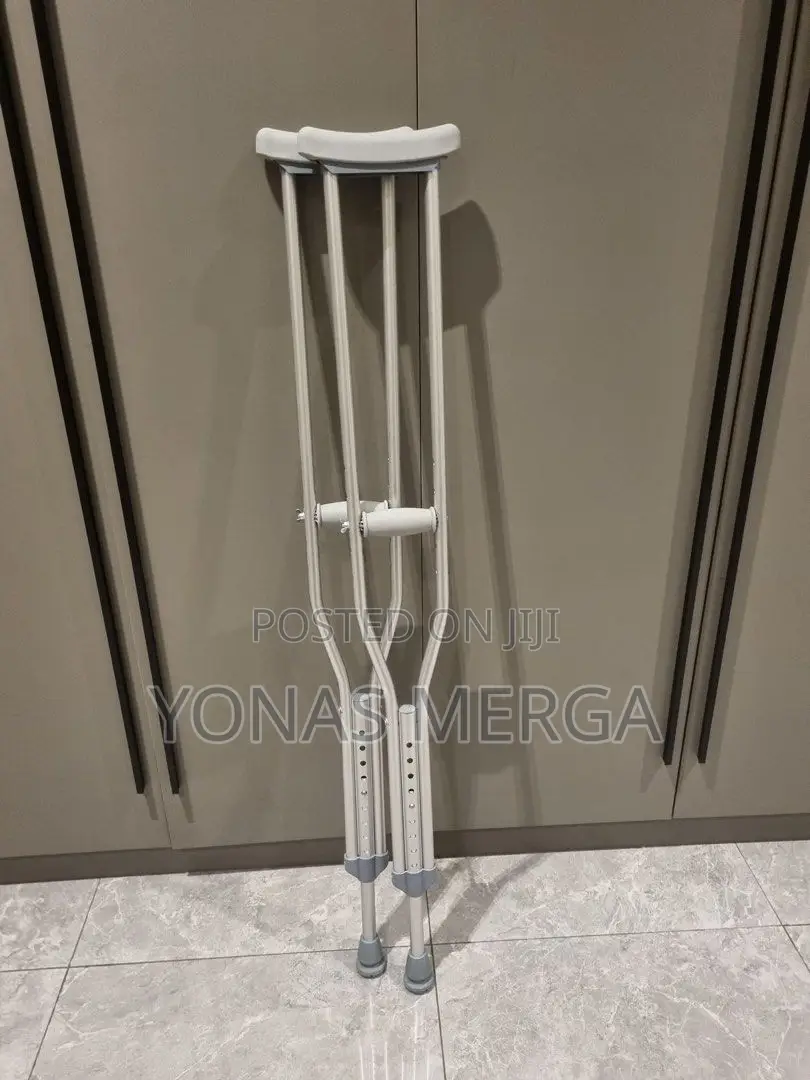 Crutches (1 Pair)駄crutches Come Packaged Completely Accessorized