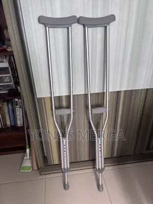 Maximum Durability Crutches蛤旨view and Facilitating Easy Adjustment.