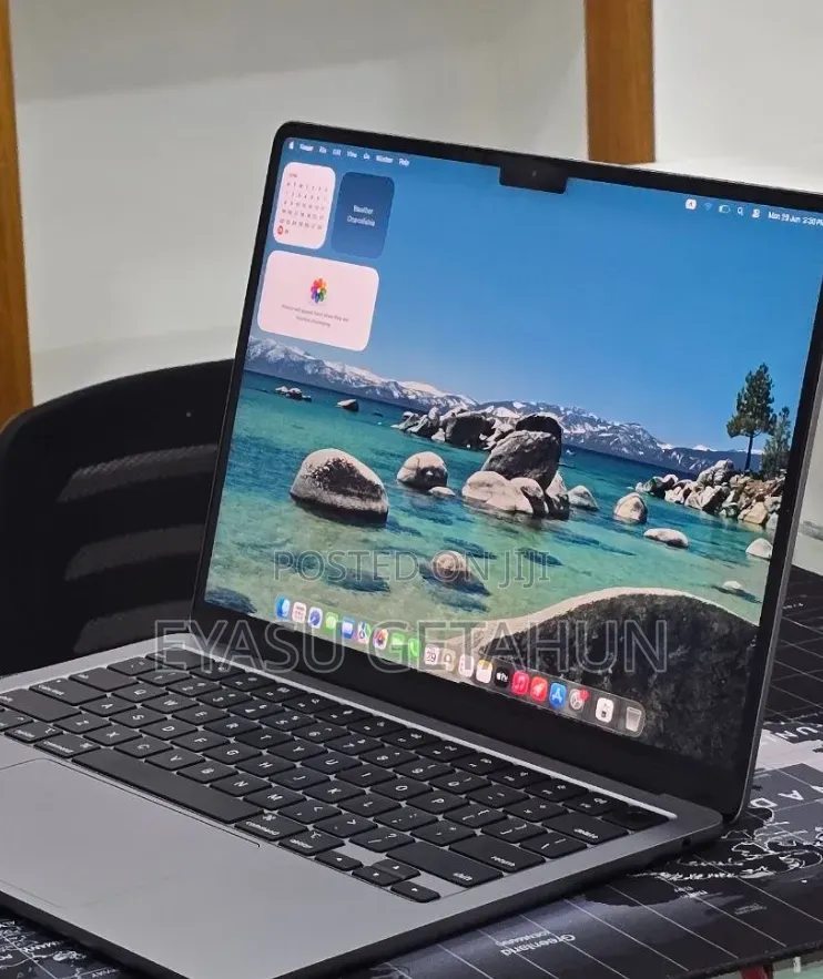 New Laptop Apple MacBook Air 2022 M2 16GB Apple M2 SSD 256GB