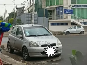 Toyota Vitz 2001 Silver