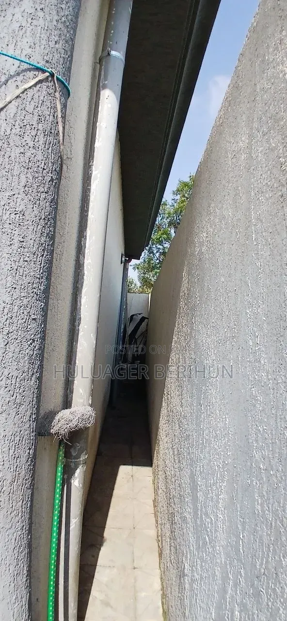 Furnished 3bdrm Villa in Akaky Kaliti for sale