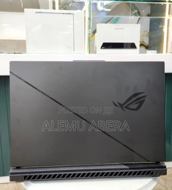 New Laptop Asus ROG Strix G18 32GB Intel Core i9 SSD 2T