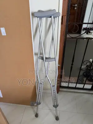 Axillary Crutches蜈警providing Added Strength to Weight-Bearing Areas