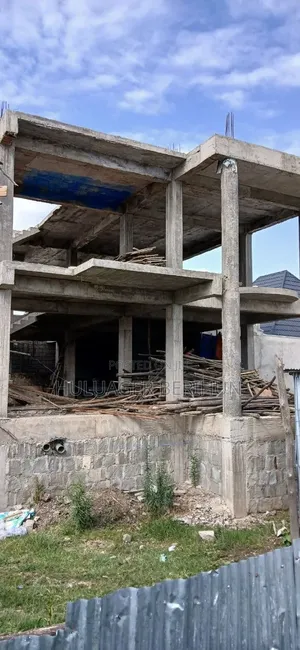 5bdrm House in Akaky Kaliti for sale
