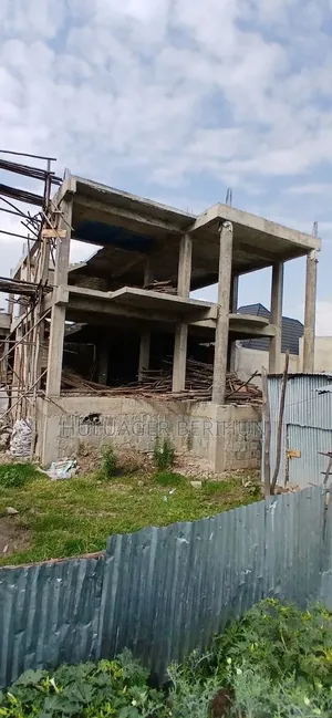 5bdrm House in Akaky Kaliti for sale