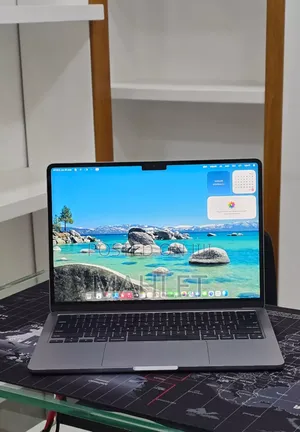 New Laptop Apple MacBook Air 2022 M2 16GB Intel Core i7 SSD 256GB