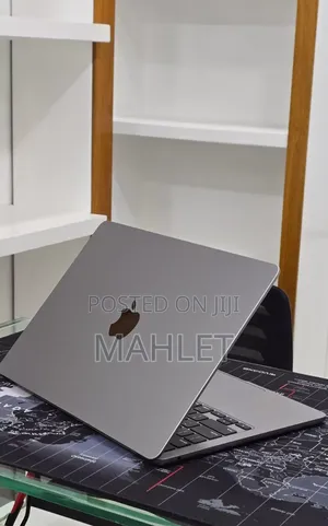 New Laptop Apple MacBook Air 2022 M2 16GB Intel Core i7 SSD 256GB