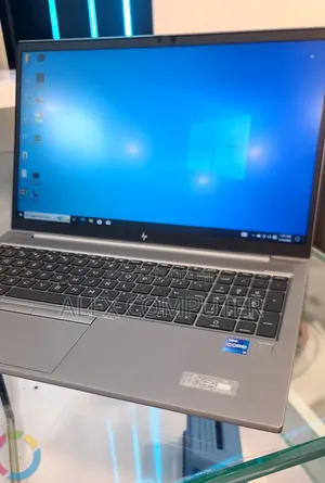 New Laptop HP ZBook Firefly G8 16GB Intel Core i7 SSD 512GB