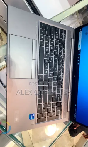 New Laptop HP ZBook Firefly G8 16GB Intel Core i7 SSD 512GB