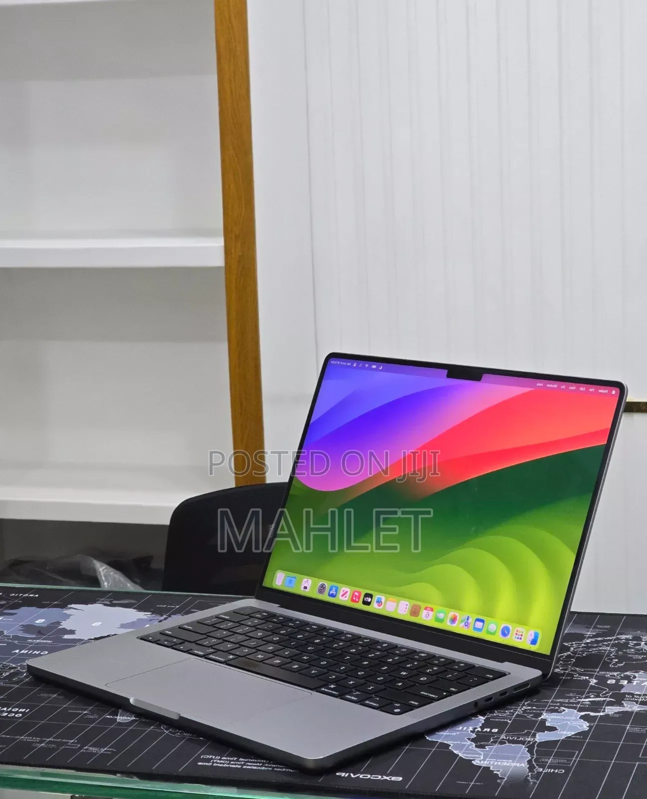 New Laptop Apple MacBook Pro 2023 M3 Pro 8GB Intel Core i9 SSD 512GB