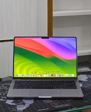 New Laptop Apple MacBook Pro 2023 M3 Pro 8GB Intel Core i9 SSD 512GB