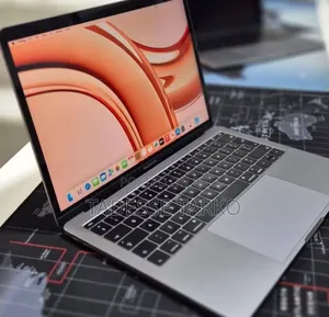 New Laptop Apple MacBook Pro 2017 8GB Intel Core i5 SSD 256GB