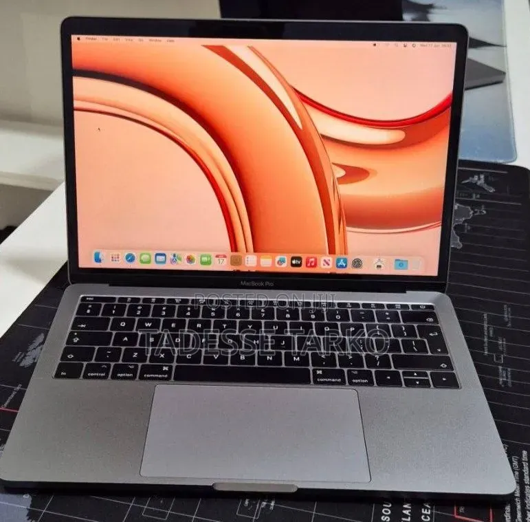 New Laptop Apple MacBook Pro 2017 8GB Intel Core i5 SSD 256GB