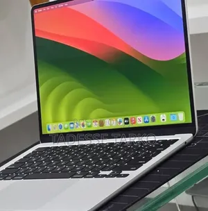 New Laptop Apple MacBook Air 2022 M2 16GB Apple M2 SSD 512GB