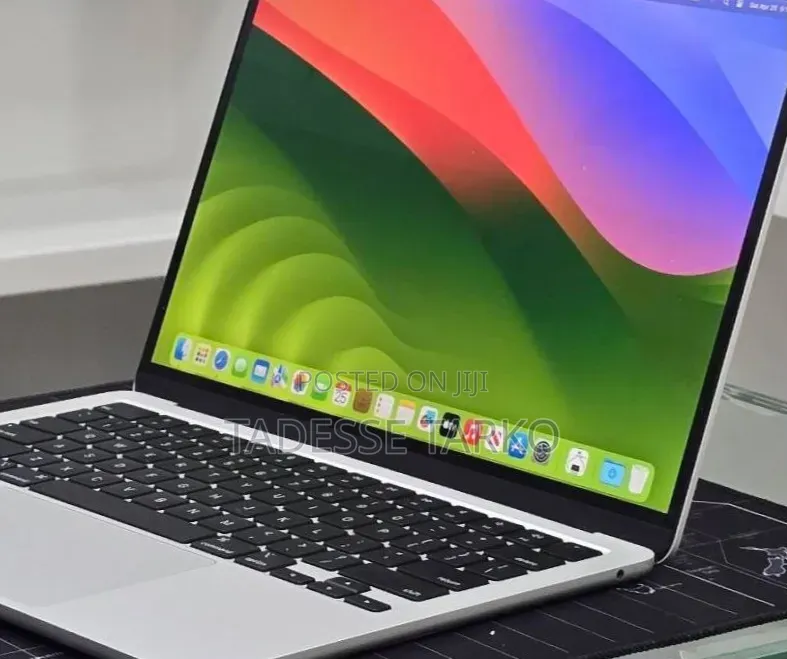 New Laptop Apple MacBook Air 2022 M2 16GB Apple M2 SSD 512GB