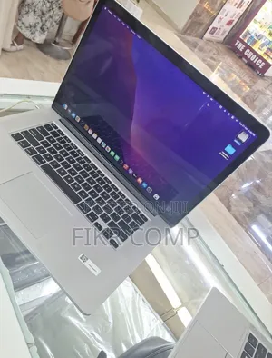 New Laptop Apple MacBook Pro 2015 16GB Intel Core i7 SSD 256GB