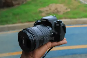 Canon 77d With 18-135 Mm Lens