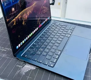 New Laptop Apple MacBook Air 2022 M2 16GB Apple M2 SSD 512GB