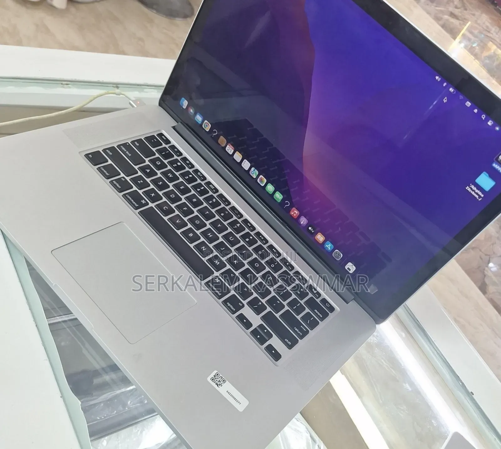New Laptop Apple MacBook Pro 16GB Intel Core i7 SSD 256GB