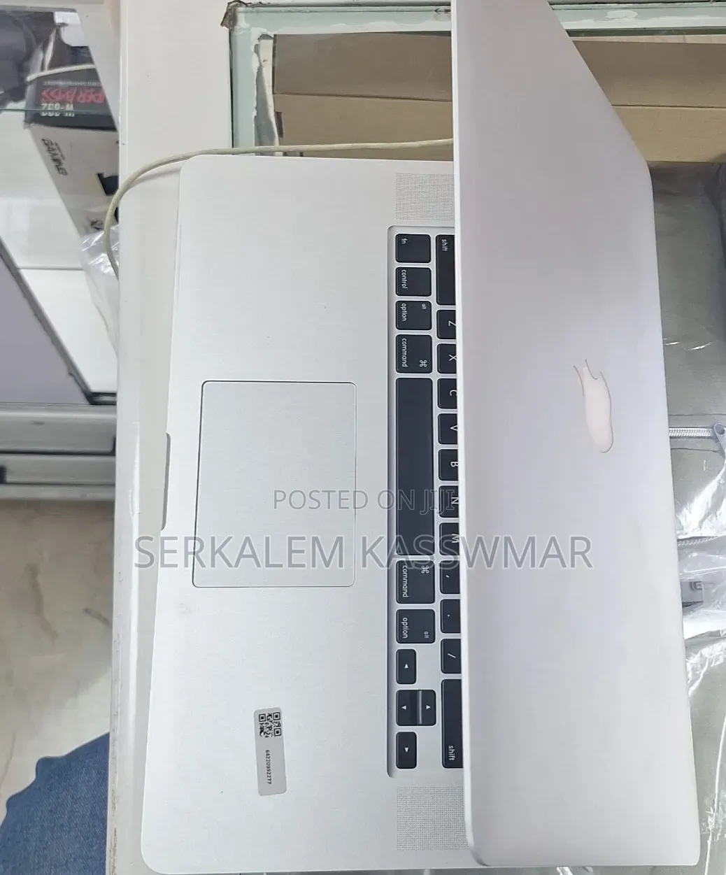 New Laptop Apple MacBook Pro 16GB Intel Core i7 SSD 256GB