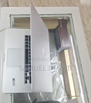 New Laptop Apple MacBook Pro 2015 16GB Intel Core i7 SSD 256GB
