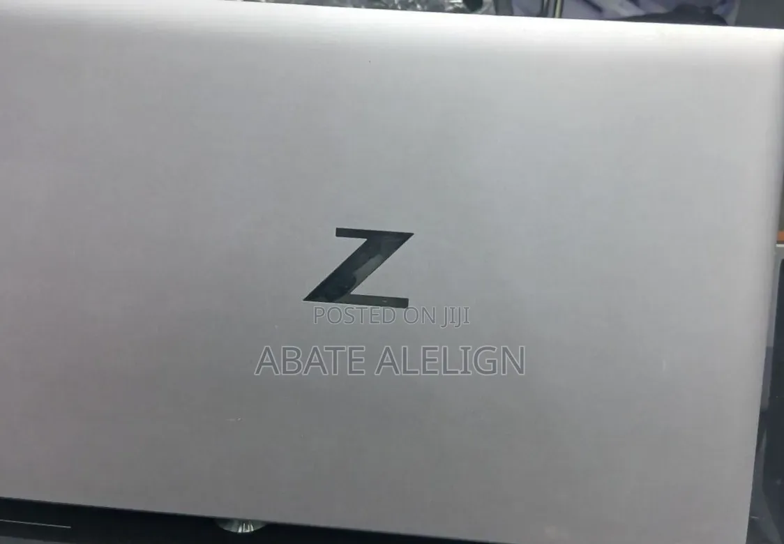 New Laptop HP ZBook Firefly G8 16GB Intel Core i5 SSD 512GB
