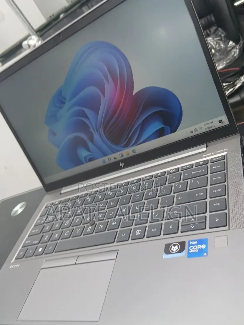 New Laptop HP ZBook Firefly G8 16GB Intel Core i5 SSD 512GB