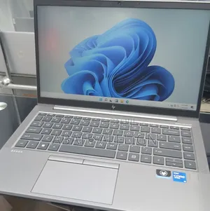 New Laptop HP ZBook Firefly G8 16GB Intel Core i5 SSD 512GB
