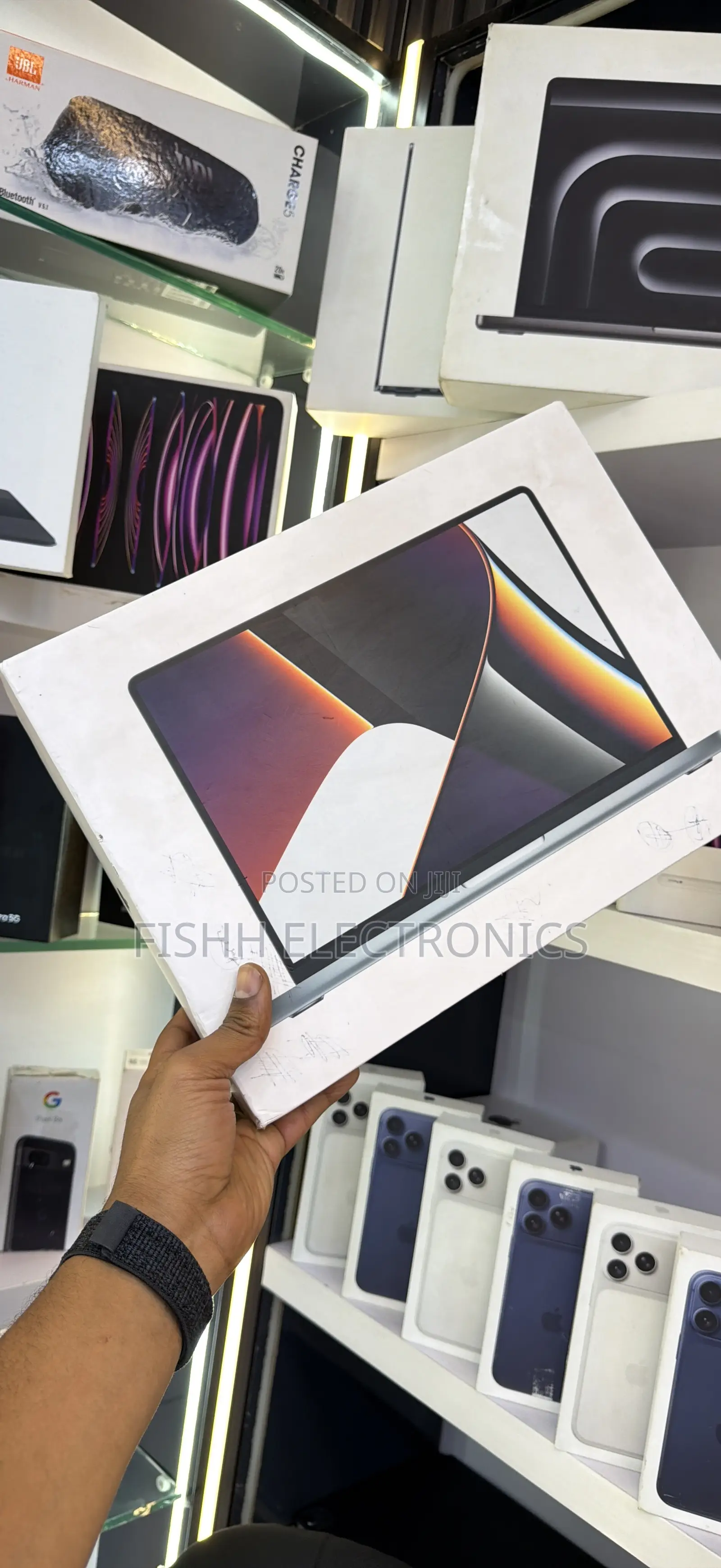 New Laptop Apple MacBook Pro 2021 M1 16GB Apple M1 Pro SSD 512GB
