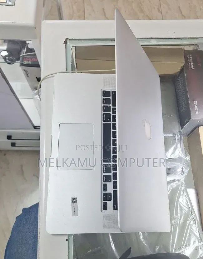 New Laptop Apple MacBook Pro 2015 16GB Intel Core i7 SSD 256GB