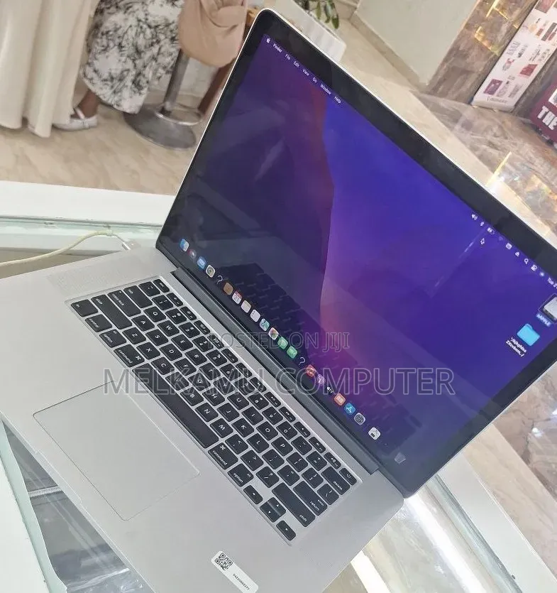 New Laptop Apple MacBook Pro 2015 16GB Intel Core i7 SSD 256GB